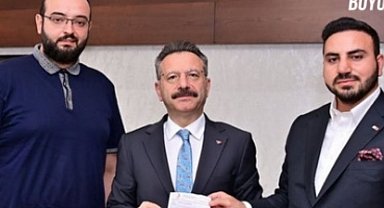 Vali Aksoy'dan Türk Kızılay'ına kurban bağışı