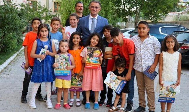 Vali amcadan çocuklara bayram hediyesi