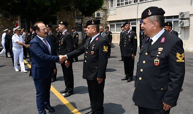 Vali Pehlivan Mehmetçik ile bayramlaştı