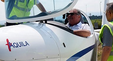 Ahmet Özal Aquila'nın kokpitinde