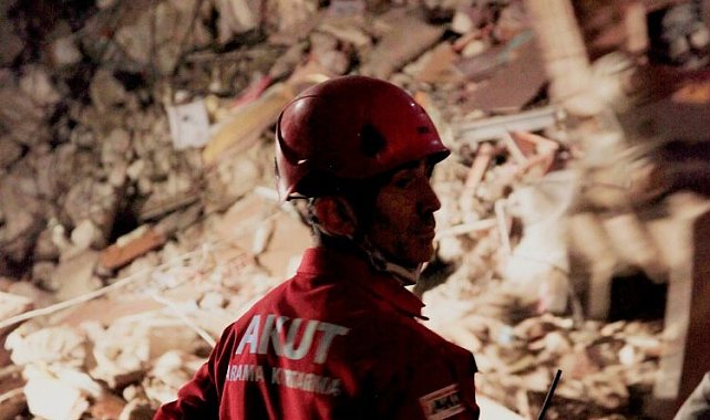 AKUT 'Marmara depremi' anısına nöbette