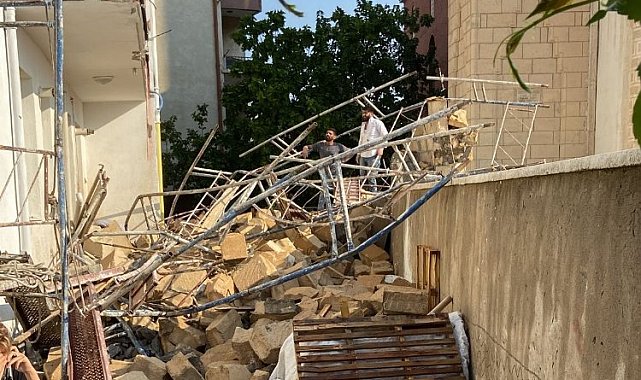 Ankara'da fırtına minareyi yıktı!