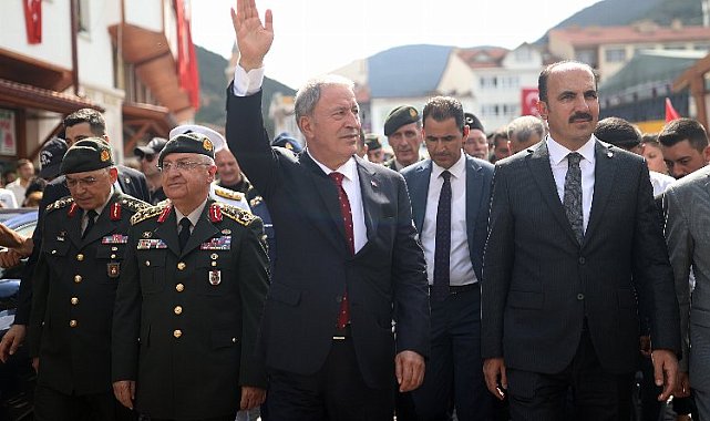 Bakan Akar 'Onur Günü' etkinliklerinde