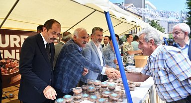 Başkan Zorluoğlu'ndan hemşehrilerine aşure ikramı