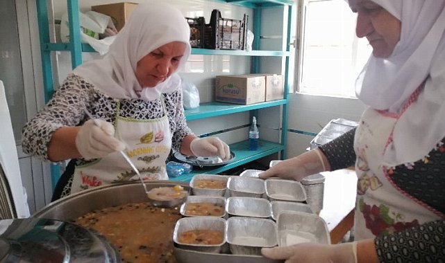 Bilecikli kadınlardan aşure bereketi