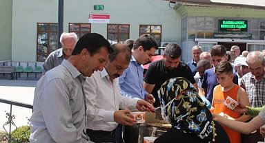 Bursa Harmancık'ta Başkan Ataş'tan aşure ikramı