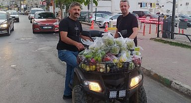 Bursa Mudanya'da Muhtar Şaş'tan çocuklara meyve servisi