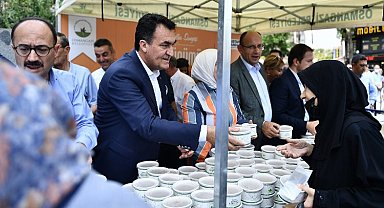 Bursa Osmangazi'de aşure bereketi paylaşıldı