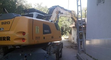 Bursa Osmangazi'de metruklarda yıkıma devam