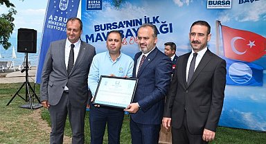 Bursa'da ilk 'mavi bayrak' İznik'te dalgalanıyor