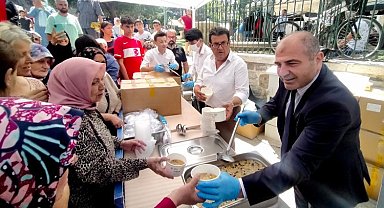 Bursa'nın 6 noktada 10 bin aşure dağıtıldı