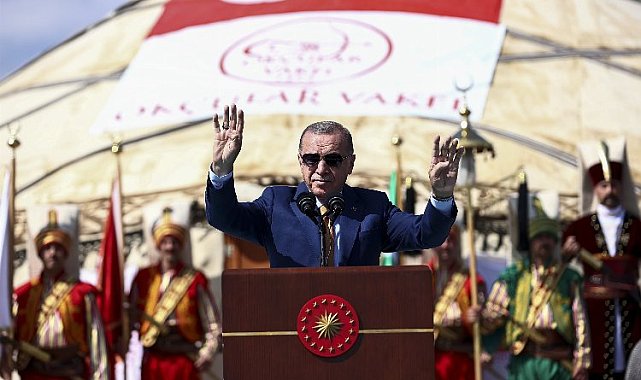 Cumhurbaşkanı Erdoğan Ahlat'tan seslendi