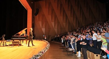 Denizlili genç müzisyenden unutulmaz piyano resitali