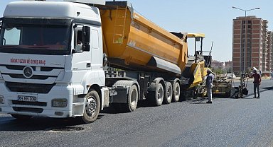Diyarbakır'ın caddelerini asfalta devam