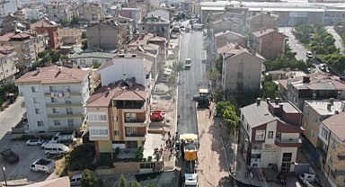 Dr. Sadık Ahmet Caddesi'nde sıcak asfalt mesaisi