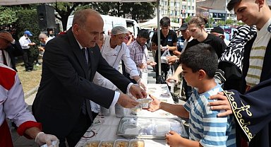 Düzce'de 3 bin kişilik aşure dağıtıldı