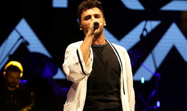 Emre Kaya, Balık Festivali'nde sahne aldı