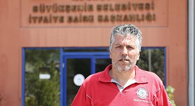 Enkazdan çıkan gönüllü itfaiyeci 23 yıldır yardıma koşuyor