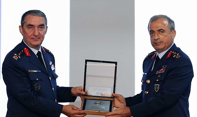 Hava Kuvvetleri Komutanlığı'nda devir teslim