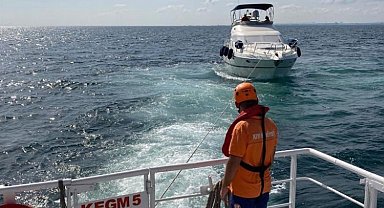 İstanbul Kınalıada'da 4 kişinin olduğu tekne sürüklendi