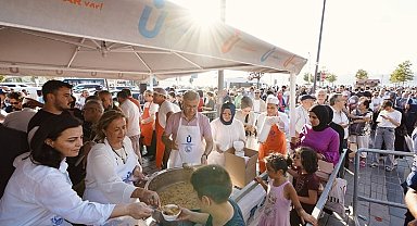 İstanbul Üsküdar'da aşure ikramı
