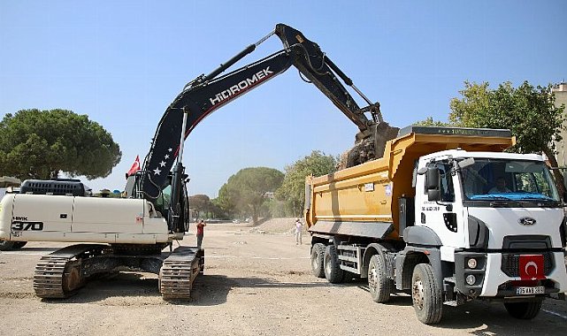 İzmir Bergama'da Millet Bahçesi'ne ilk kazma