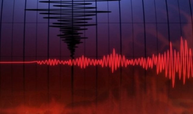 İzmir'de korkutan deprem