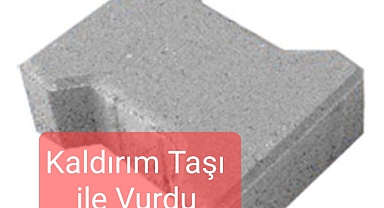 Kaldırım Taşı Ile Vurdu