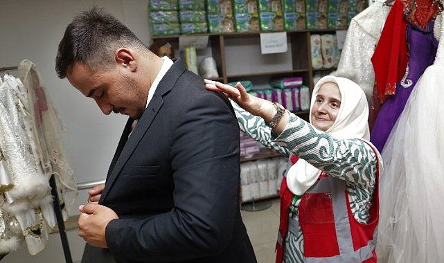Kocaeli İzmit'in 'Dost Eller'i damat adaylarına uzandı