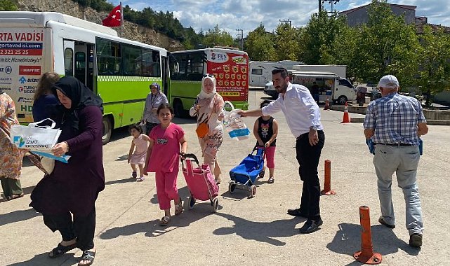 Kocaeli İzmit'te alışverişe çıkan vatandaşa pratik pazar çantası