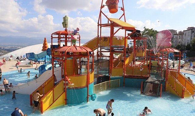 Kocaeli İzmit'te Aquapark'a hafta sonu yoğunluğu