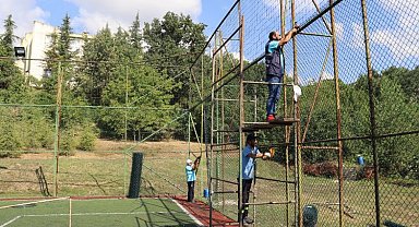 Kocaeli İzmit'te futbol sahalarına bakım