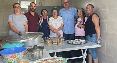 Kocaeli İzmit'te Mecidiyeköy'de aşure ikramı