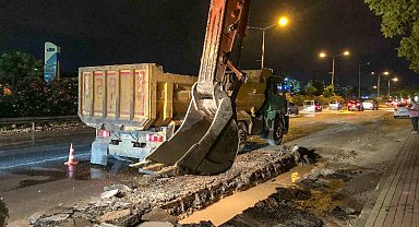 Kocaeli İzmit'te su birikintilerine gece mesaisi