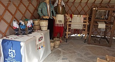 Kocaeli tanıtım çadırı Bitlis Ahlat'ta ilgi görüyor