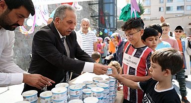 Kur'an kursu öğrencilerine dondurma ikramı