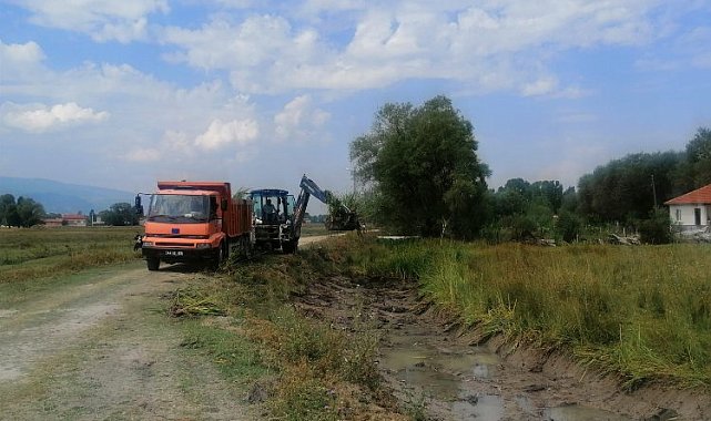 Kütahya'da yağmur suyu tahliye hatlarında temizlik