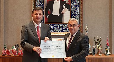 Makedonya'dan Kütahya'ya emanet diploma sahibine teslim!