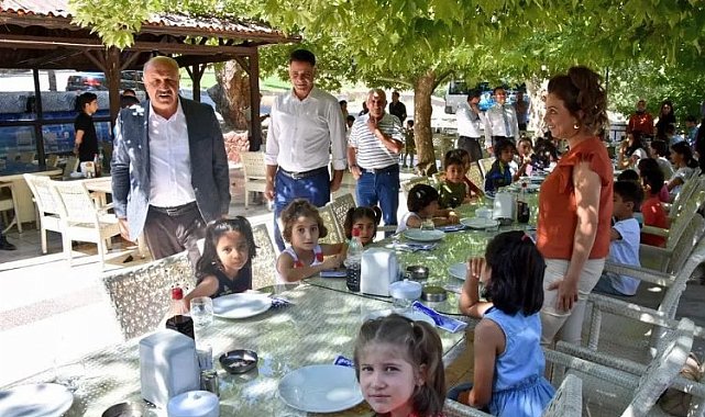 Malatya Doğanşehir Belediye Başkanı Durali Zelyurt çocuklarla buluştu