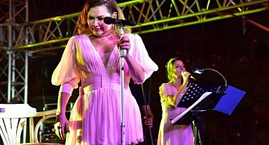 Manisa Demirci'de Kutsi ve Deniz Seki konseri