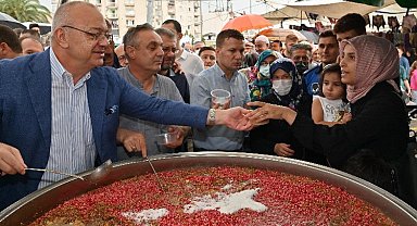Manisa'da aşure günlerine Perşembe Pazarı'nda devam