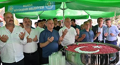 Manisa'da Demokrasi Meydanı'nda aşure hayrı