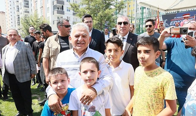 Memduh Büyükılıç'tan gençlere 'büyük' müjde