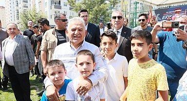 Memduh Büyükkılıç'tan gençlere 'tatil' hediyesi