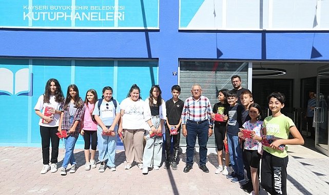 Memduh Büyükkılıç'tan öğrencilere jest