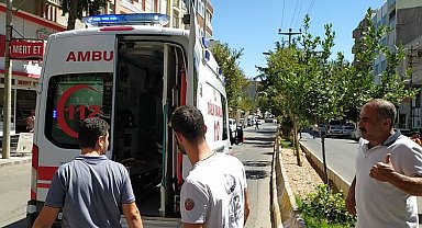 Motosiklet Tır'ın kapısına çarptı