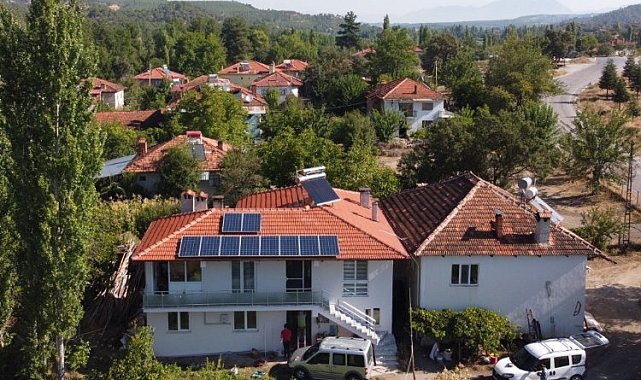 Orman köylüsü elektriğini güneşten alıyor