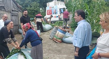 Rize'de CHP'den çay üreticilerine 'çay malzemeli' ziyaret