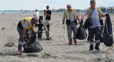 Sahilden 2.5 ton atık çıktı