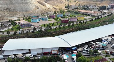 Sivas'ta üstü kapatılan pazar hizmete açıldı